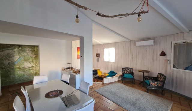 House in the heart of the village 500 m from the lake