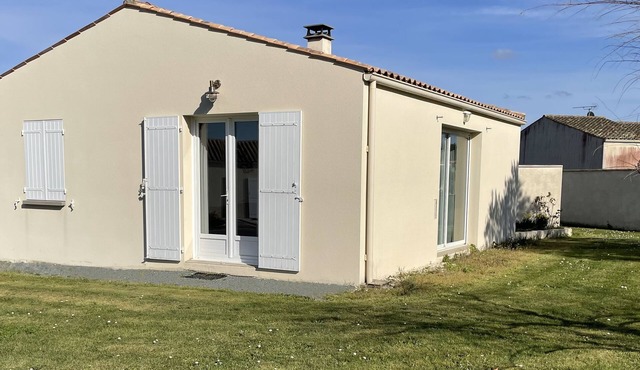 House in the heart of nature, between marshes and ocean