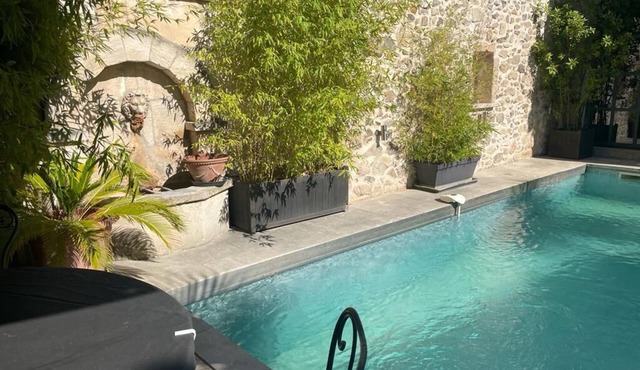 House in the heart of the village with swimming pool