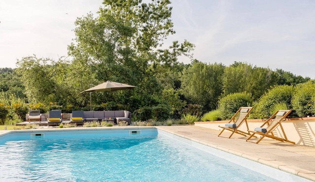 House in Puygaillard-De-Lomagne with Private Parking