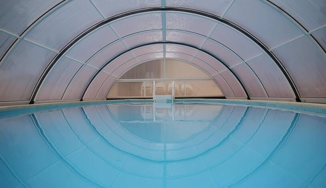 house in the expensive, 5 bedrooms, comfortable, 4500m2 park, indoor pool