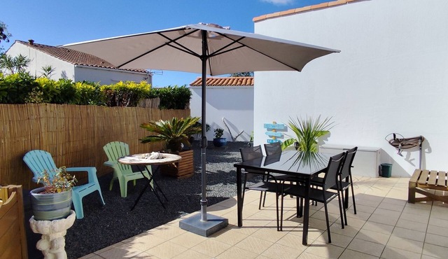 House in gated community with shared pool