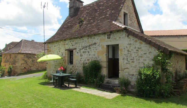 House in Hautefort with A/C, free bikes, pets allowed