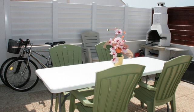 House in La Grière with private garden and parking, near the beach