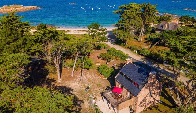 House ☆ in Landrellec, recent renovation, feet in the water.