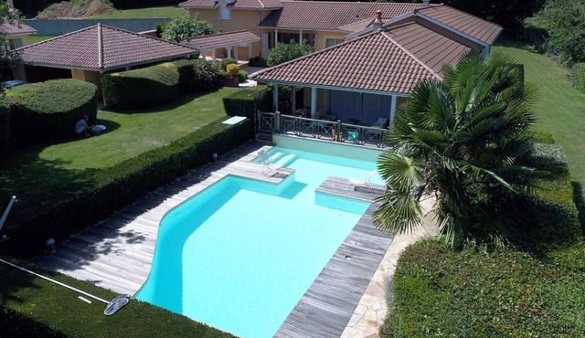 House in landscaped garden 1km from the village