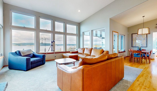 House in Langley with sound & mountain views, firepit, & private hot tub