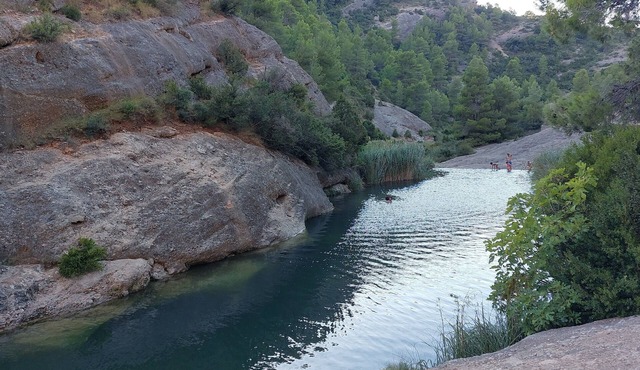 House in Les Terres del Ebre with large spaces, terrace, barbecue and garage.