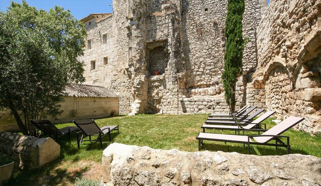 House in listed village with garden and jacuzzi