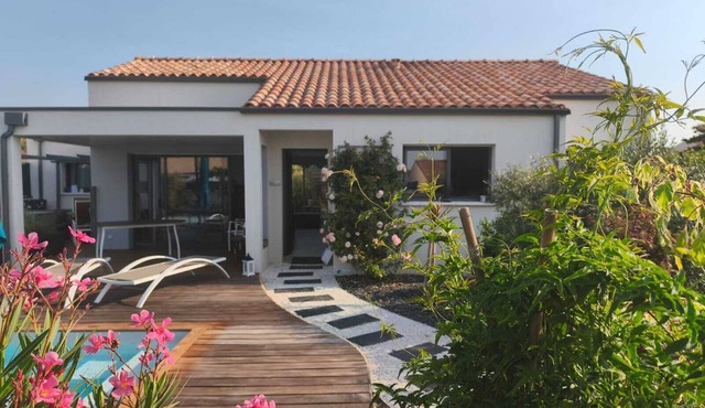House in longeville-sur-mer Centre bourg with swimming pool Close to beaches and forest