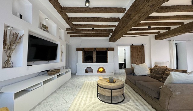 House in Mansigné with Fenced Garden