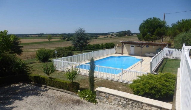 House in Monségur with Panoramic Views
