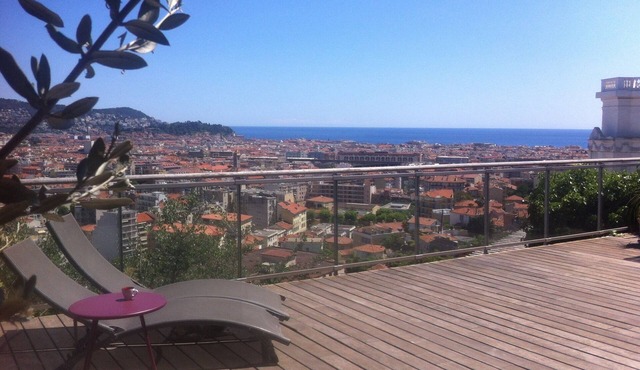 House in Nice with large terrace and panorama, all comfort.
