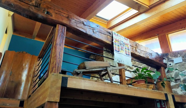 House in Peguerinos with lots of charm: jacuzzi, fireplace and garden.