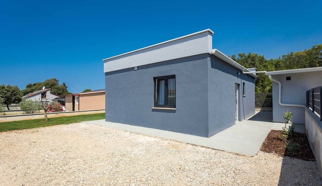 House in Peroj near Rock Beach