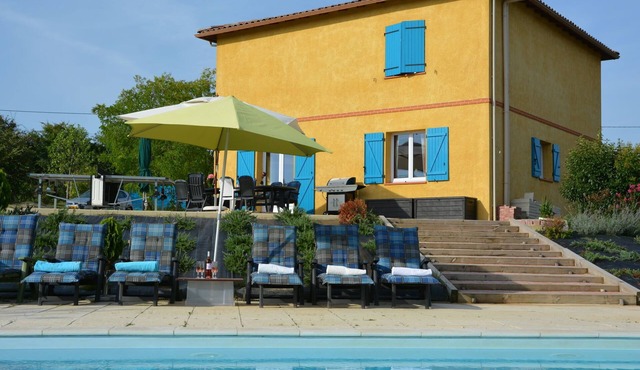 House in Piquecos with Private Pool & Garden