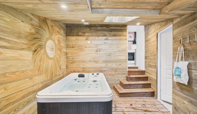House in Pornic for 4 with jacuzzi and terrace