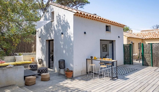 HOUSE IN PORQUEROLLES CLOSE TO BEACH AND VILLAGE