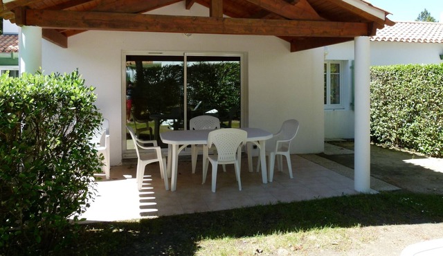 House in private residence with swimming pool