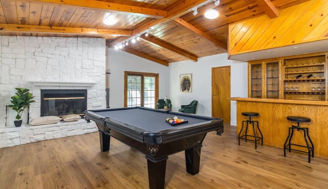 HOUSE IN PRIME LOCATION WITH HUGE POOL & SPA