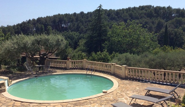 House in Provence, 15 minutes from the beach, 20 minutes from Aix and Marseille.