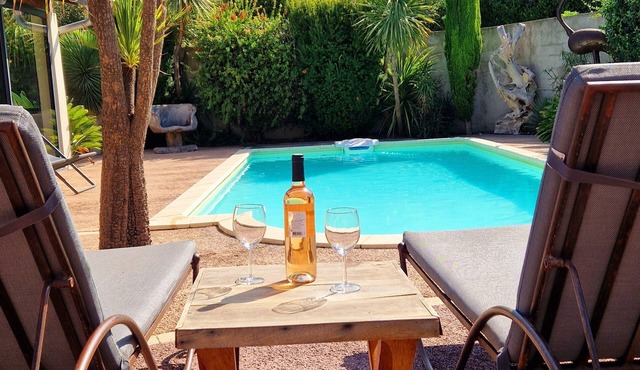 house in provence between Saint Remy and Avignon with swimming pool for 6 people
