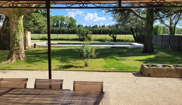 House in Provence, large garden and swimming pool (10 people) in Orange