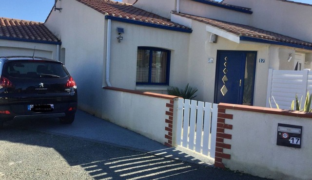 House in quiet area, terrace and fenced garden near beaches