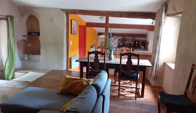 House in quiet Drôme village, 2 bedrooms, 2-6 pers, pets welcome!