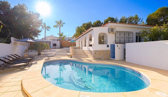 House in quiet and green surrounding where you can disconnect and enjoy family