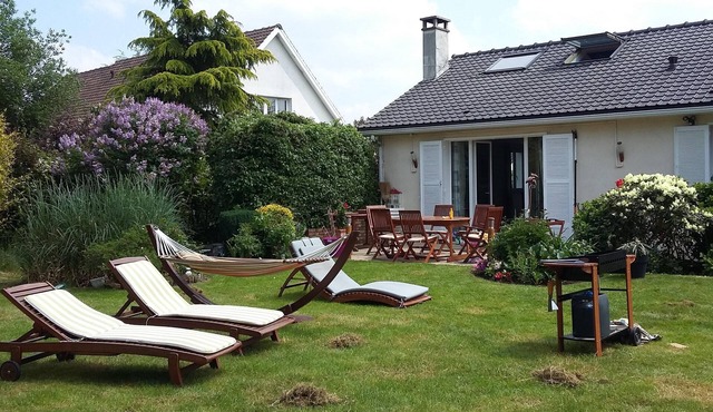 House in quiet charming residence near Versailles and national golf course