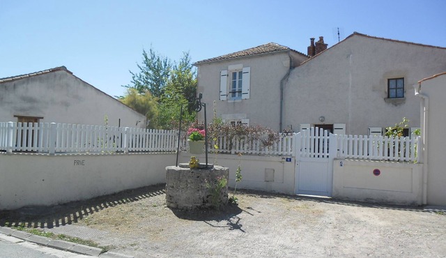 House in quiet village near La Rochelle, 10 minutes from Châtelaillon-Plage.