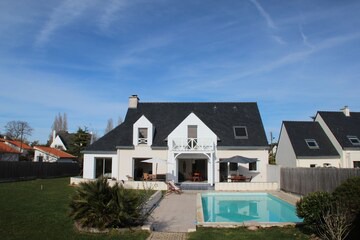House in Quimiac Mesquer 5 bedrooms with large garden facing south and swimming pool