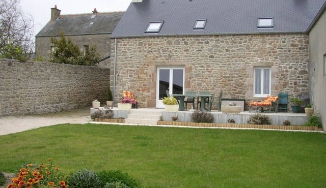 House in Réville for 6 pers, fireplace, garden, WIFI
