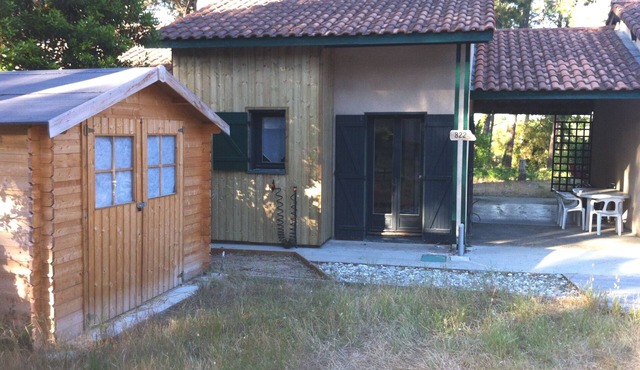 House in residence, quiet location, on the edge of the wood, near the ocean
