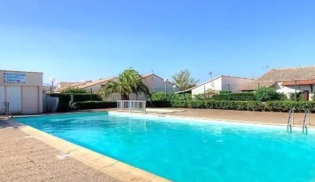 House in residence with swimming pool 3 bedrooms in St Cyprien