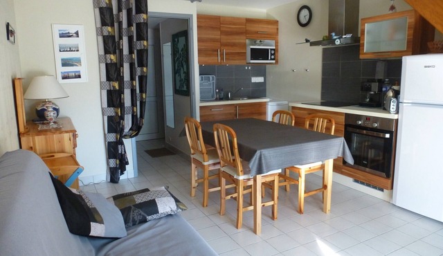 house in residence, indoor pool, 350 m beach and wild coast