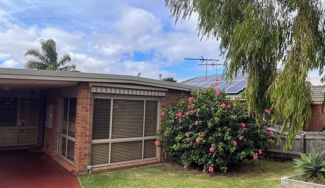 House in Rosebud walking distance to beach, shops and parks