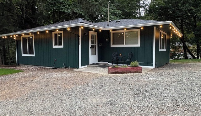 House in Seaside- Elsie’s Humble Haven Creekside view