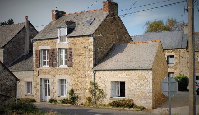 House in small village located between Dinard, St Malo and Dinan medieval town