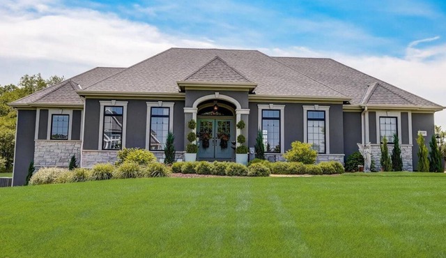 House in Summit, WI Available for Rent