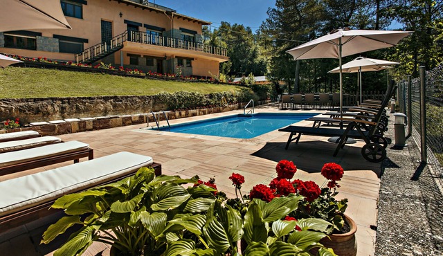 House in the middle of nature with pool and garden. Pet friendly!