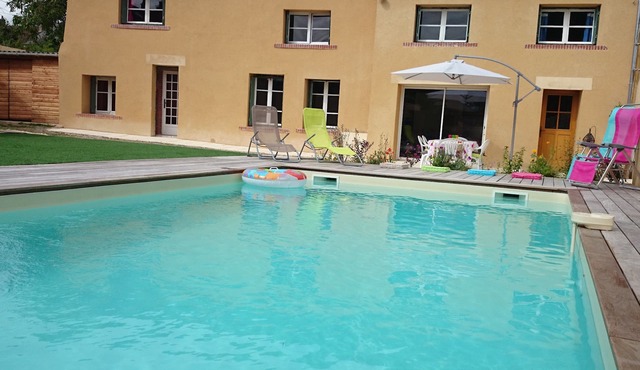 house in the vineyards, 6/8 people, private heated swimming pool wifi, linen