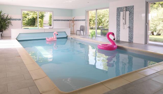 House in the countryside, .covered and heated swimming pool