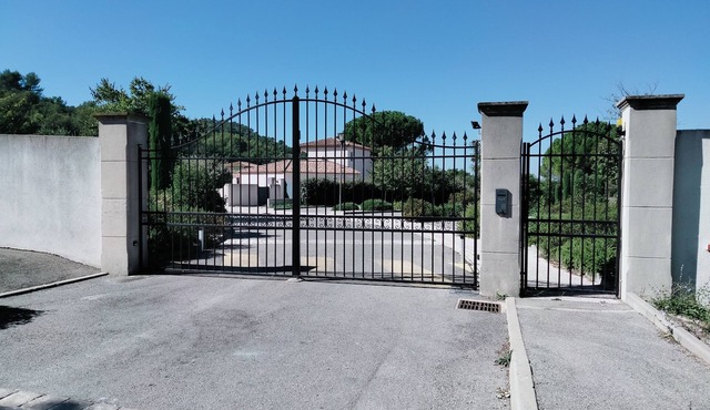 House in the Aix countryside