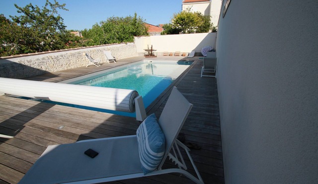 House in the center of Fouras, swimming pool. 4 bedrooms