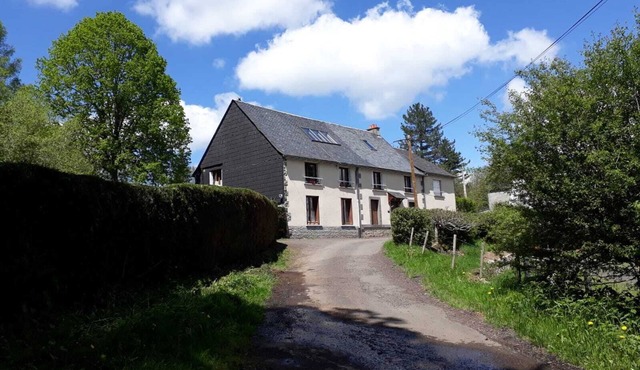 House in the countryside 4 minutes from La Bourboule.