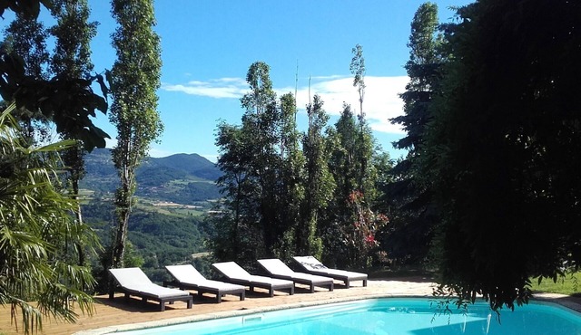 House in the countryside, private pool, 3000 m2 of land, breathtaking views