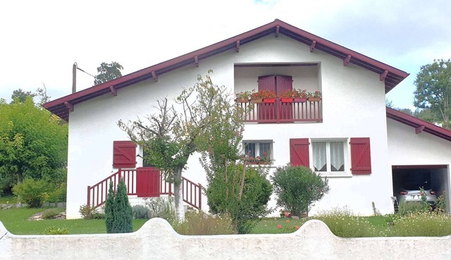 House in the countryside 15 minutes from the main coastal towns