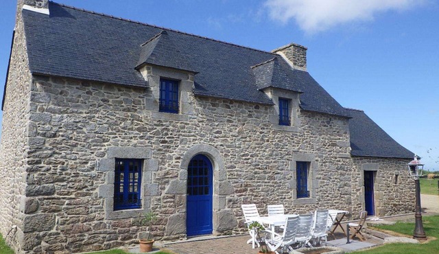 HOUSE in the countryside, 1 km5 from the sea and accepts animals